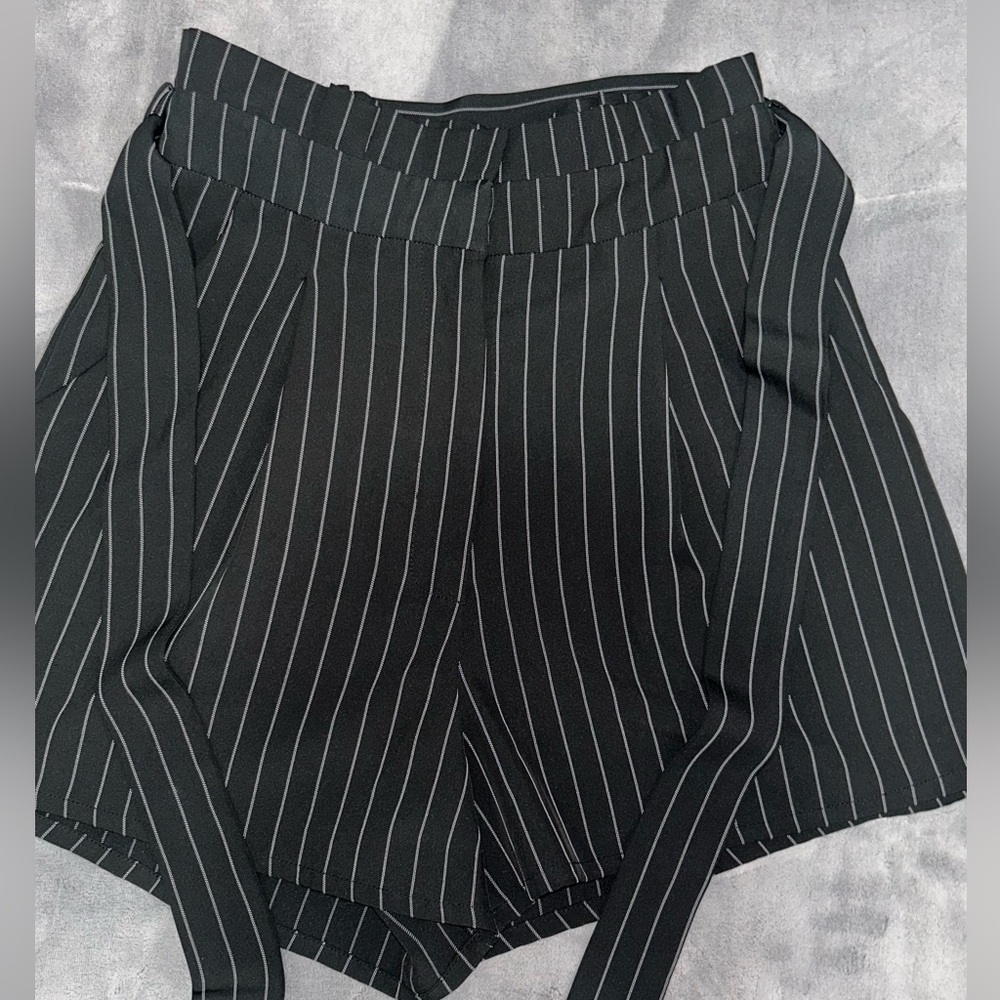 Size 10 Striped High-Waisted black & white Shorts
